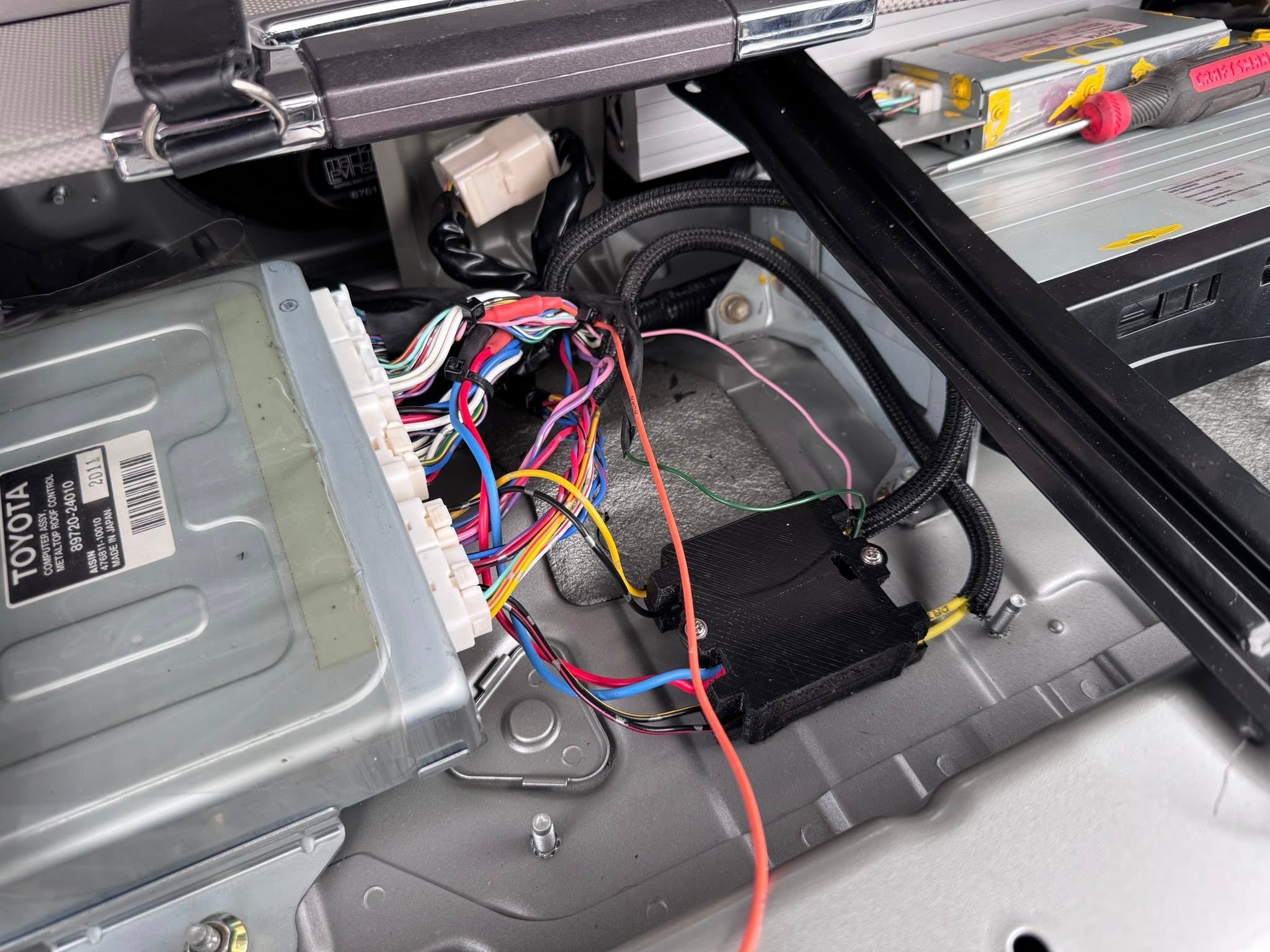 Lexus SC430 Rear Quarter Window Controller